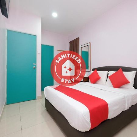 Oyo 89877 Sun Triang Hotel Kampong Kerayong Екстериор снимка