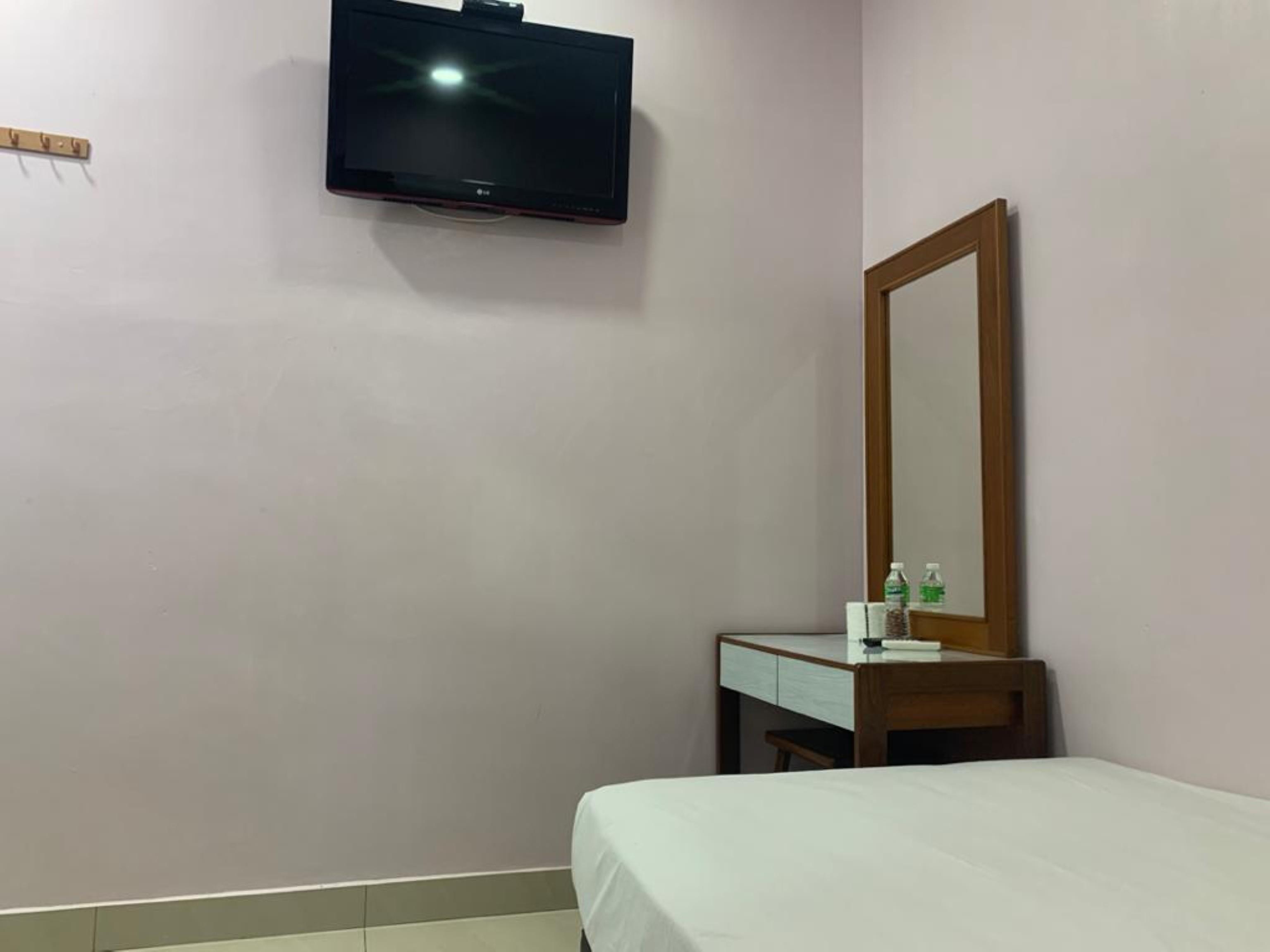 Oyo 89877 Sun Triang Hotel Kampong Kerayong Екстериор снимка