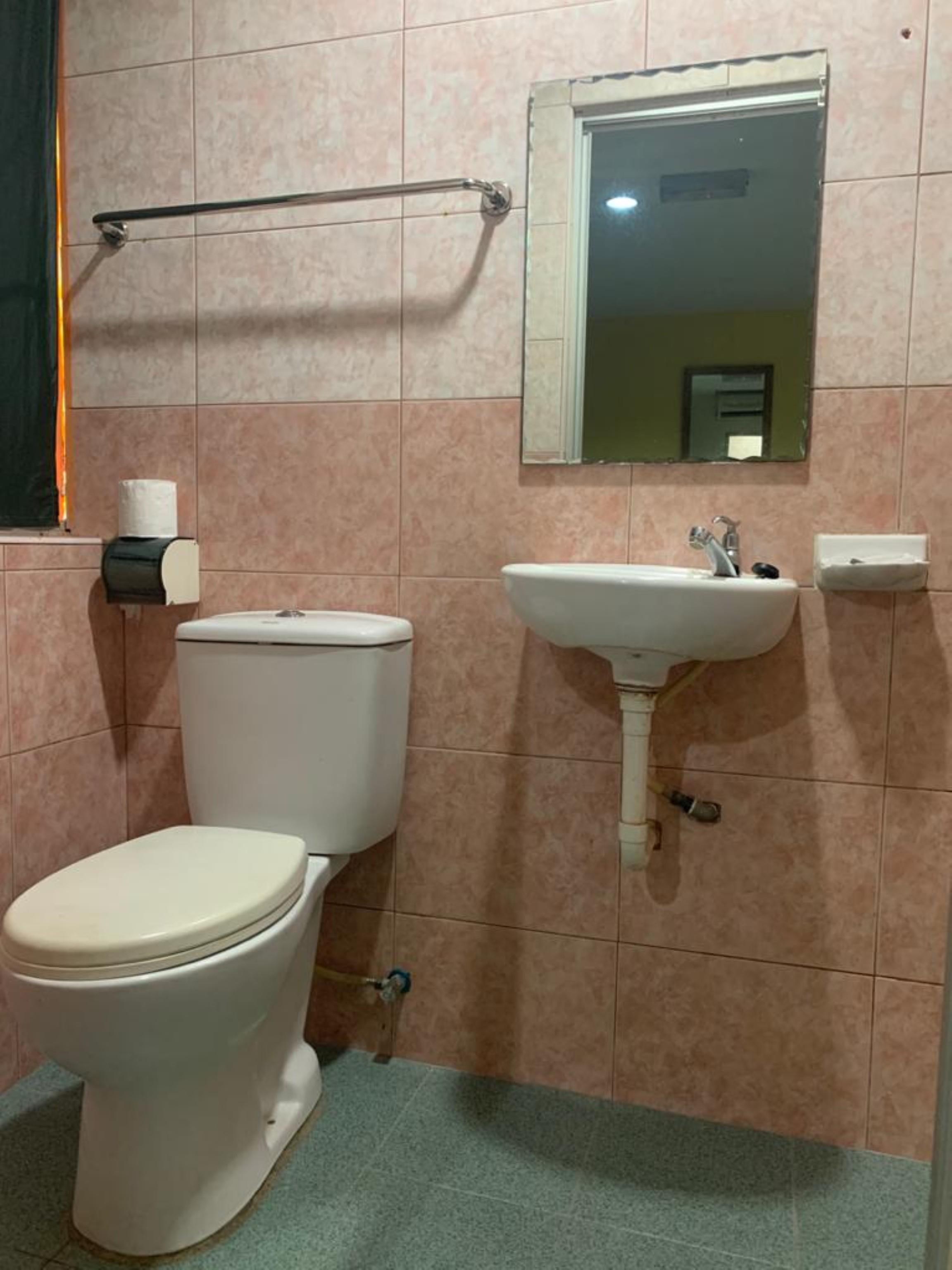 Oyo 89877 Sun Triang Hotel Kampong Kerayong Екстериор снимка