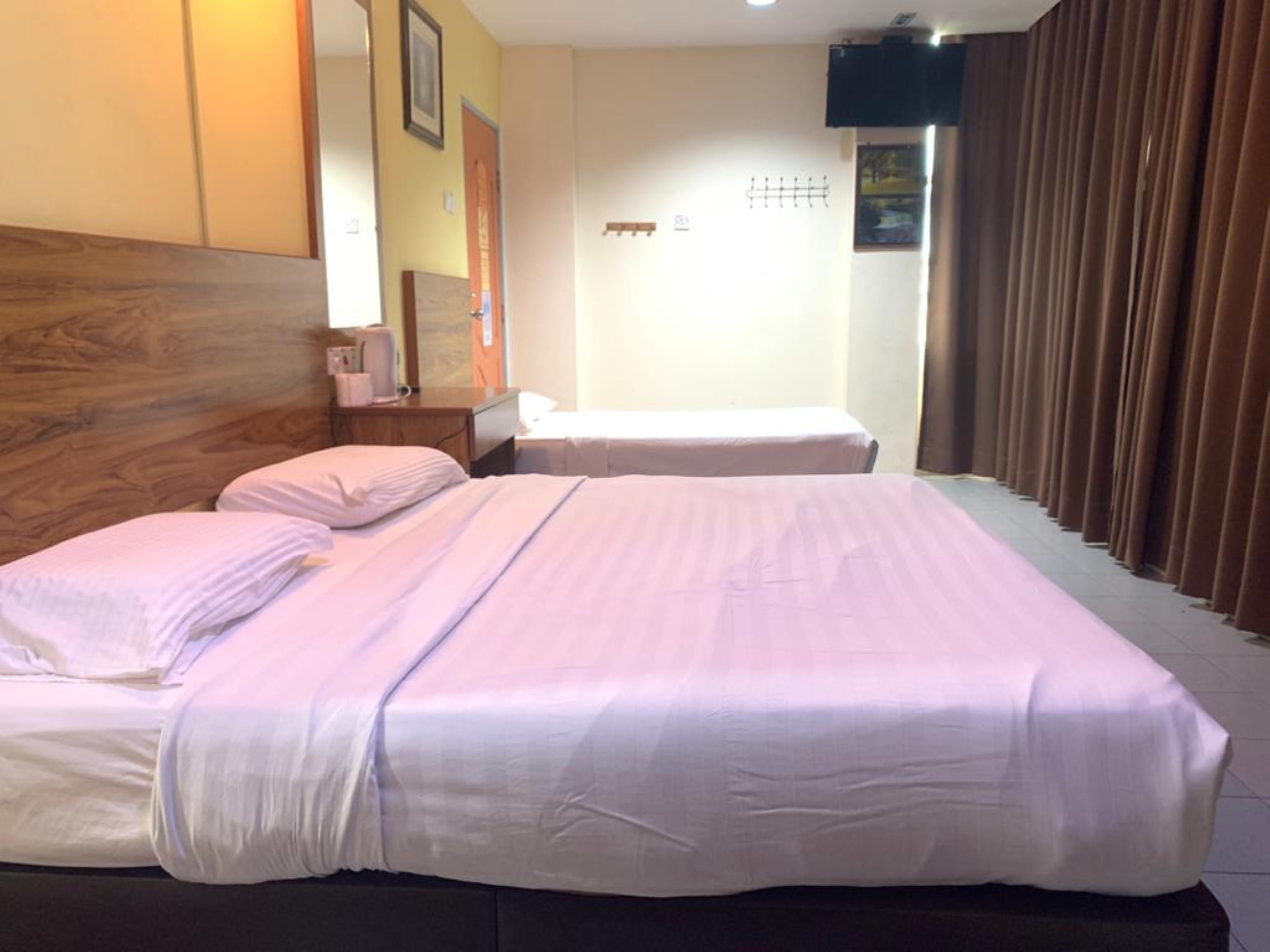 Oyo 89877 Sun Triang Hotel Kampong Kerayong Екстериор снимка