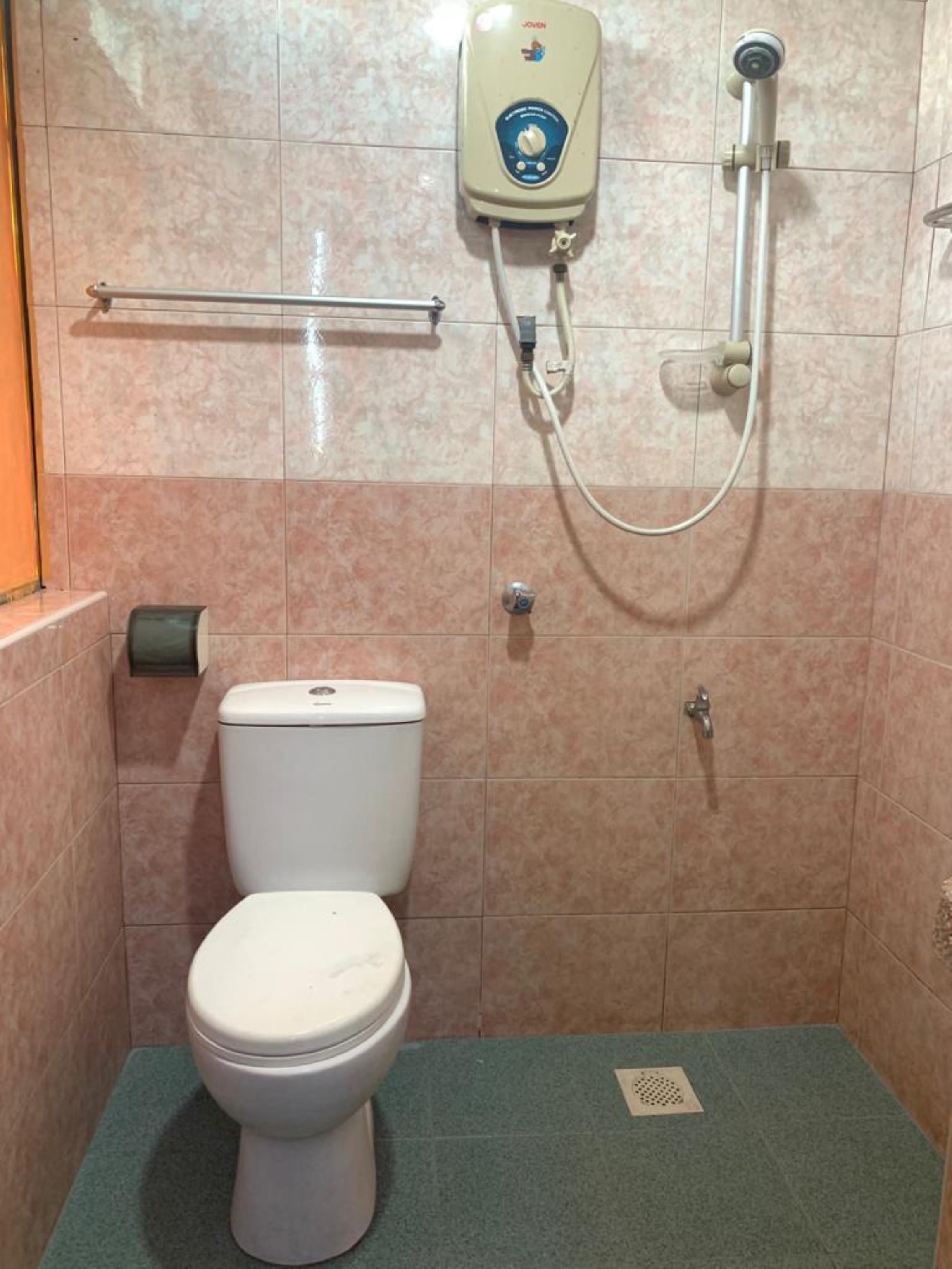 Oyo 89877 Sun Triang Hotel Kampong Kerayong Екстериор снимка