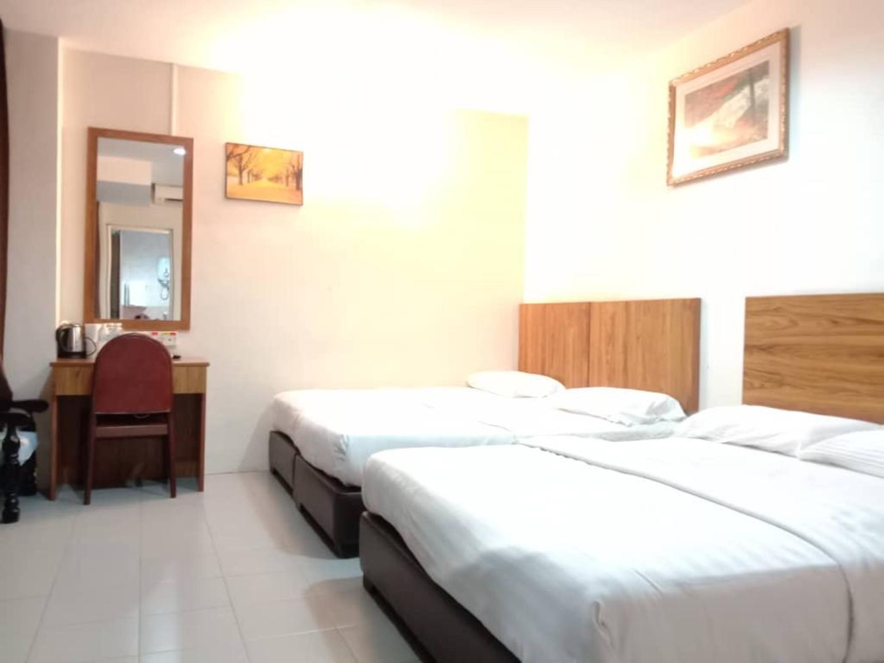 Oyo 89877 Sun Triang Hotel Kampong Kerayong Екстериор снимка