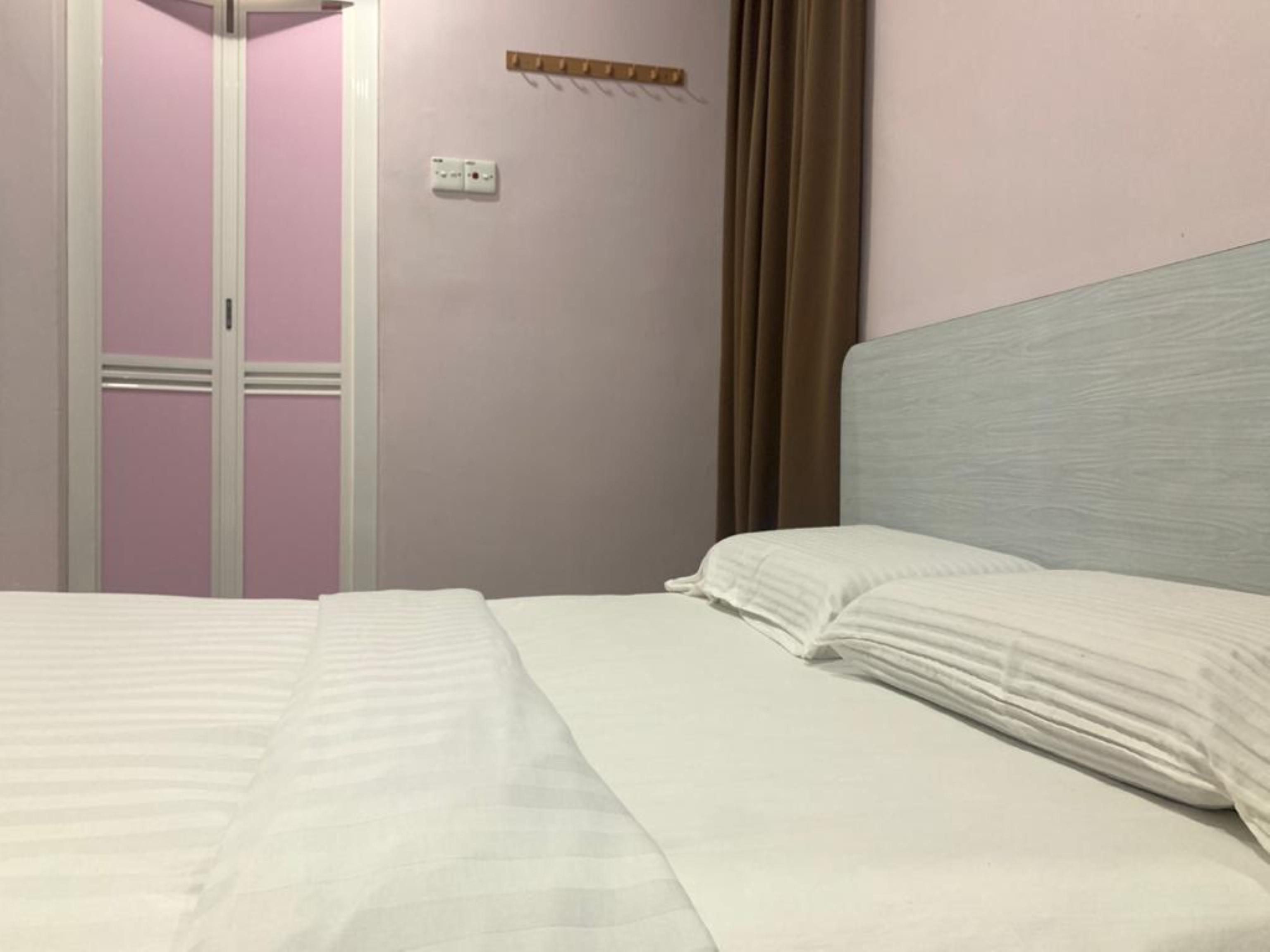 Oyo 89877 Sun Triang Hotel Kampong Kerayong Екстериор снимка