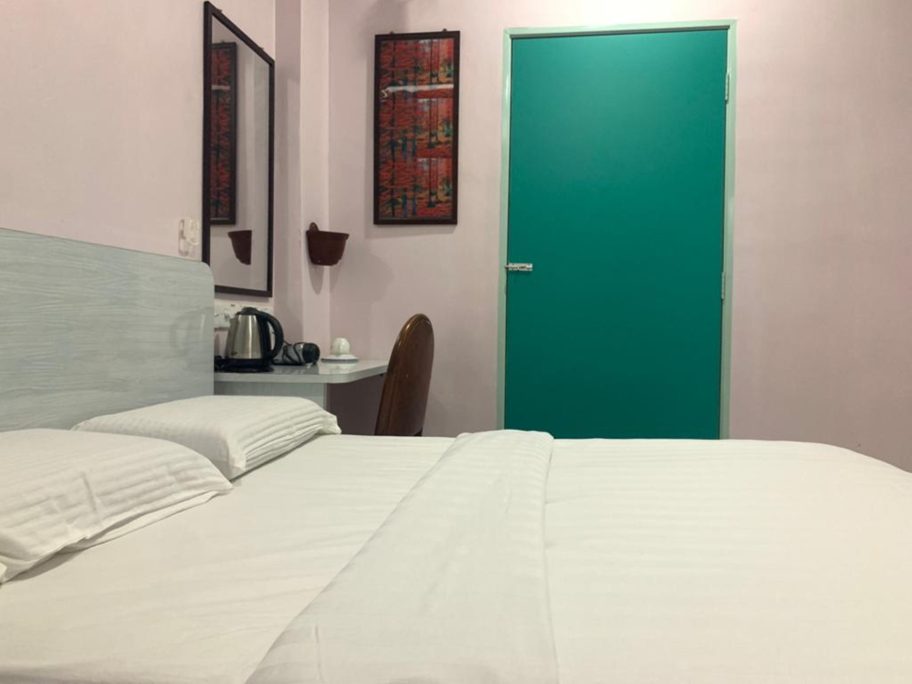 Oyo 89877 Sun Triang Hotel Kampong Kerayong Екстериор снимка