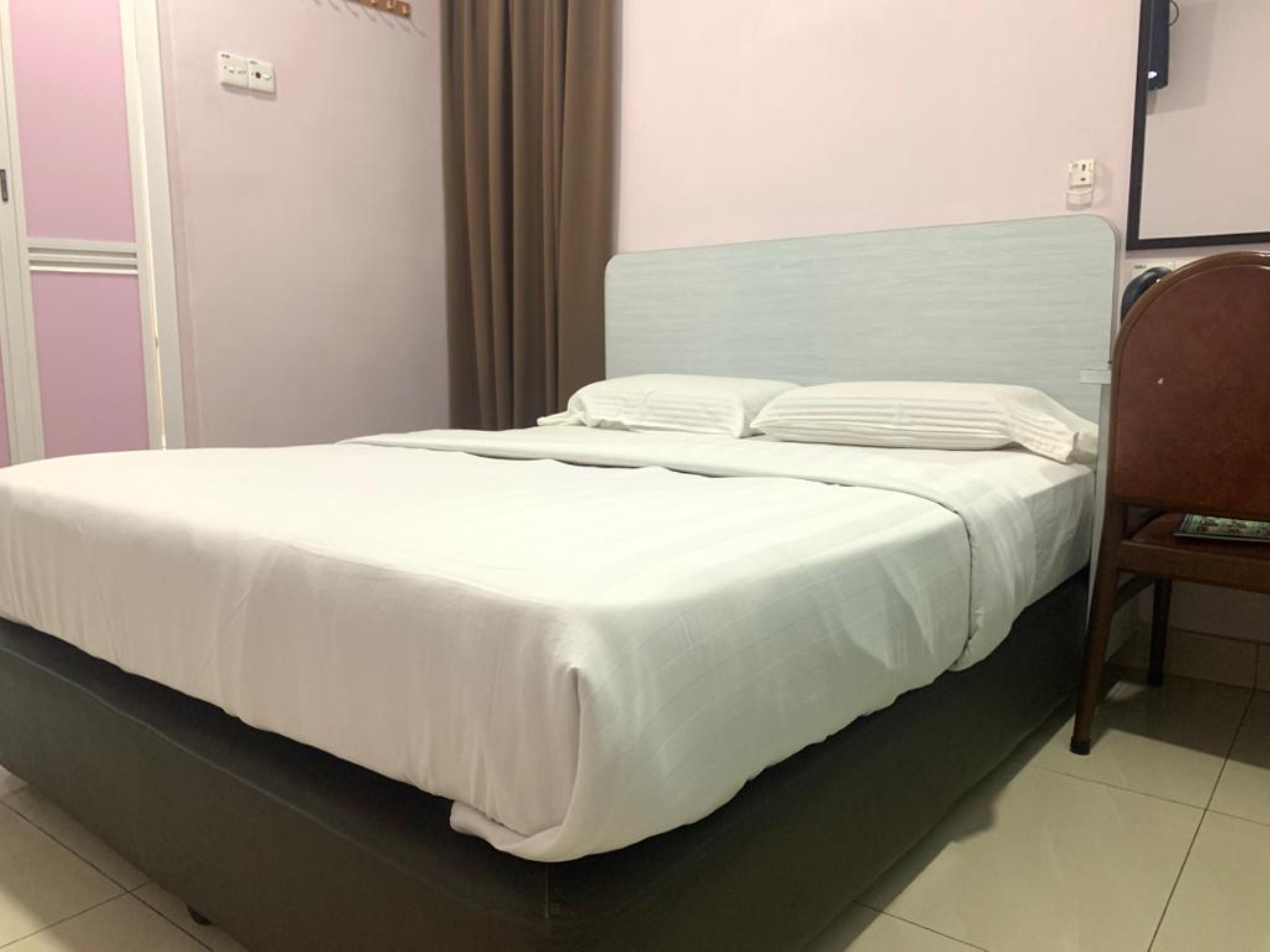 Oyo 89877 Sun Triang Hotel Kampong Kerayong Екстериор снимка
