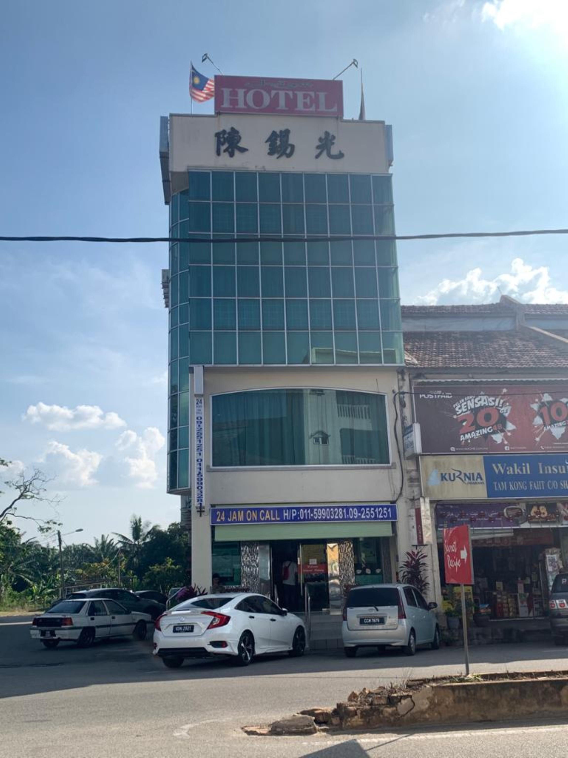 Oyo 89877 Sun Triang Hotel Kampong Kerayong Екстериор снимка