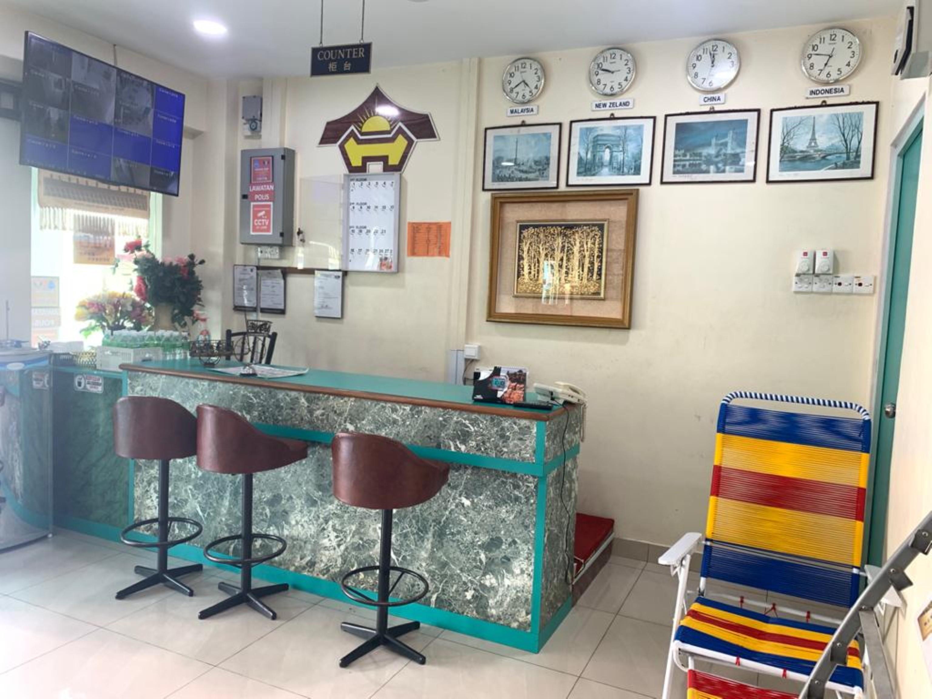 Oyo 89877 Sun Triang Hotel Kampong Kerayong Екстериор снимка