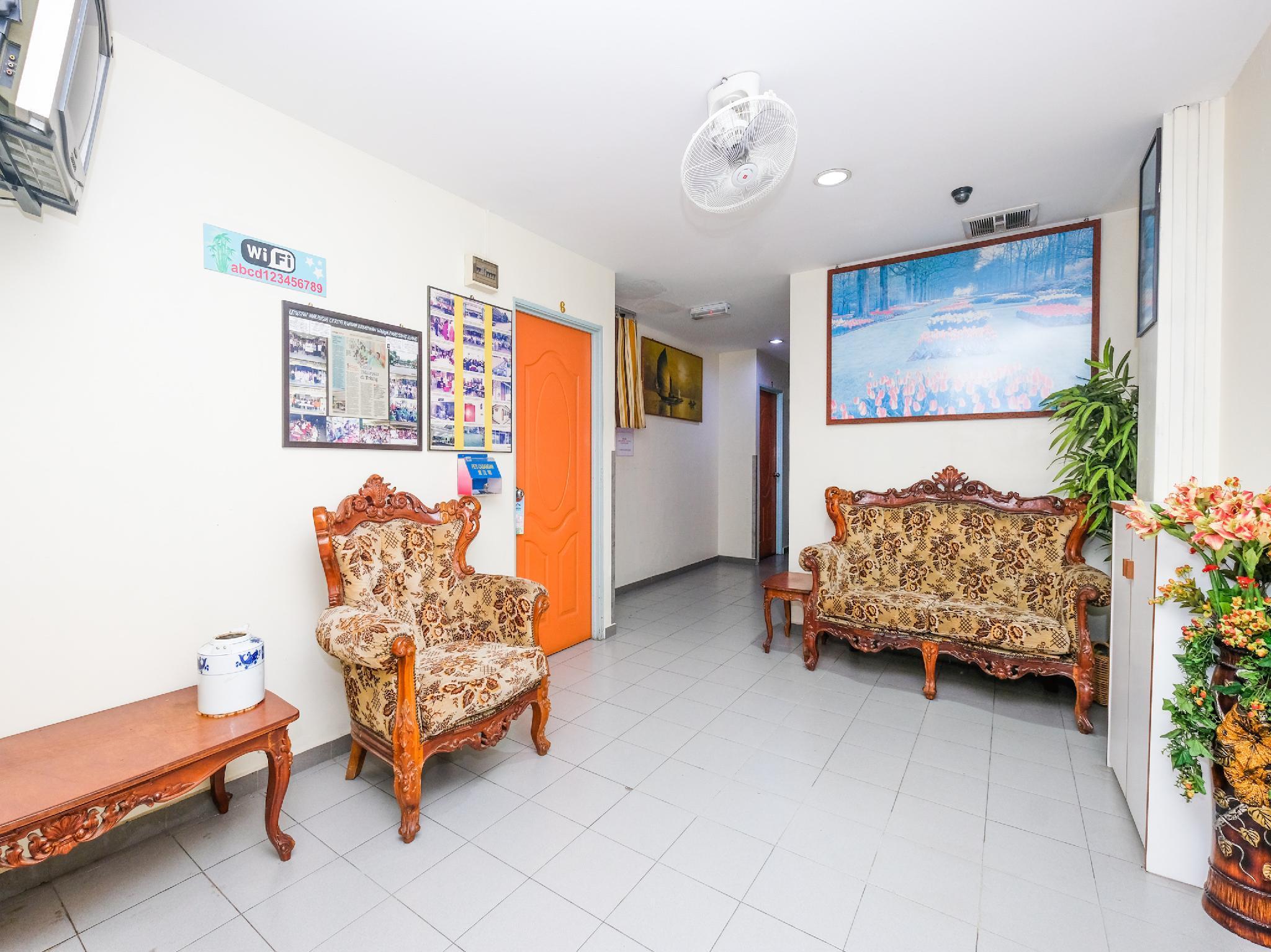 Oyo 89877 Sun Triang Hotel Kampong Kerayong Екстериор снимка