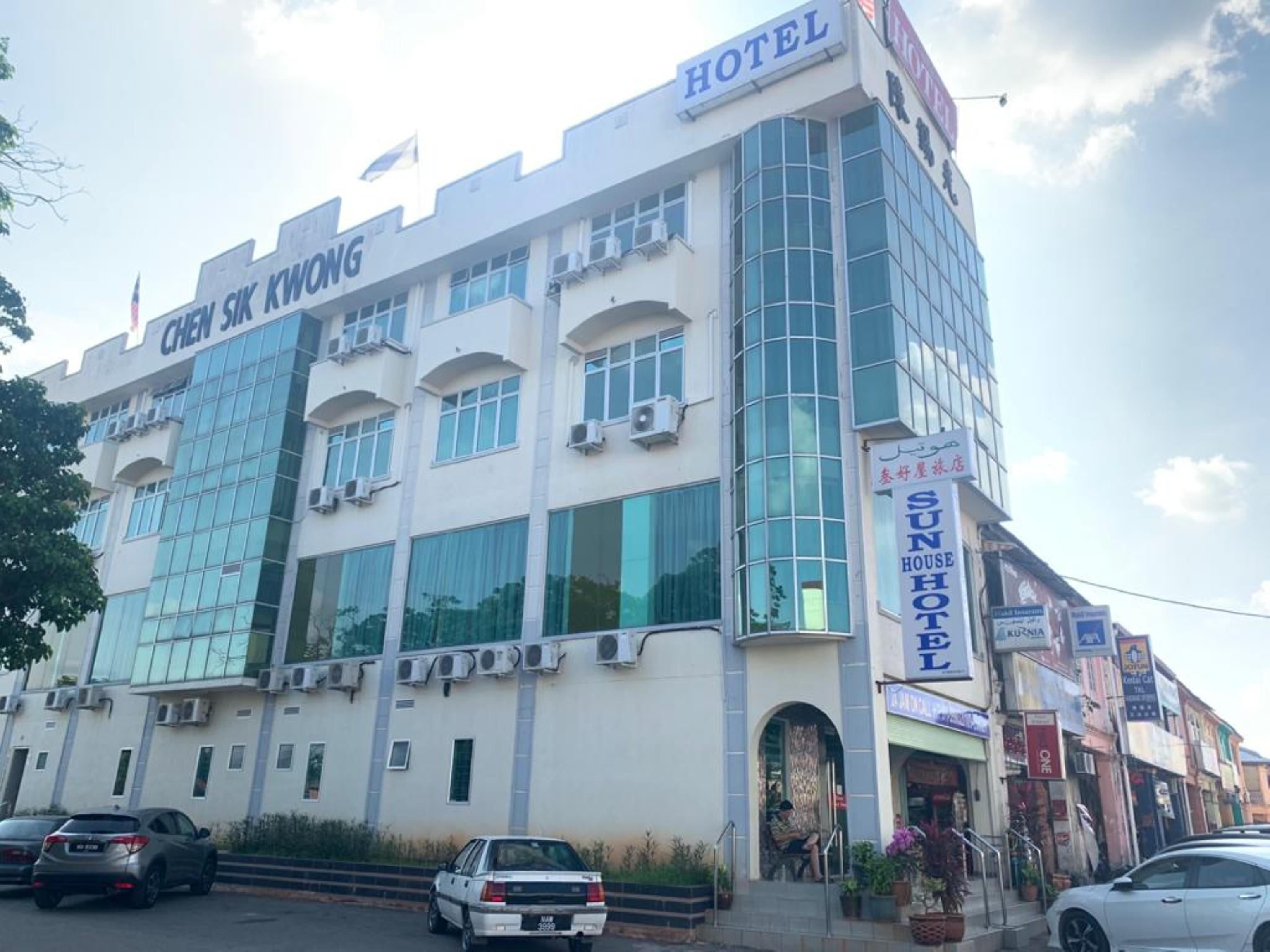 Oyo 89877 Sun Triang Hotel Kampong Kerayong Екстериор снимка
