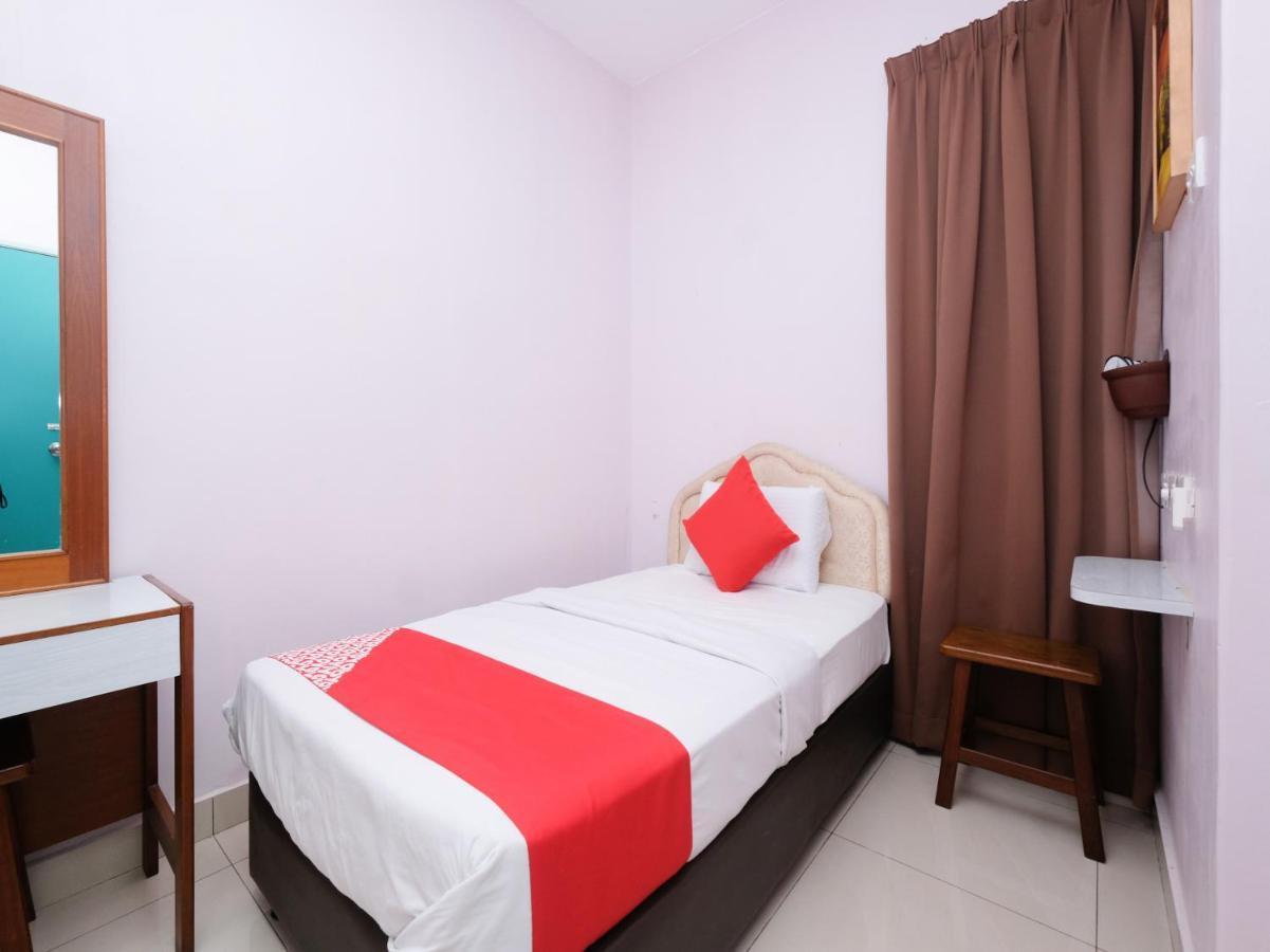 Oyo 89877 Sun Triang Hotel Kampong Kerayong Екстериор снимка