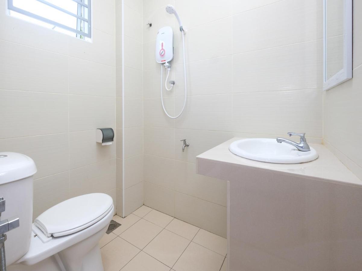 Oyo 89877 Sun Triang Hotel Kampong Kerayong Екстериор снимка