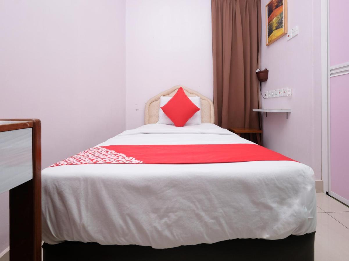 Oyo 89877 Sun Triang Hotel Kampong Kerayong Екстериор снимка