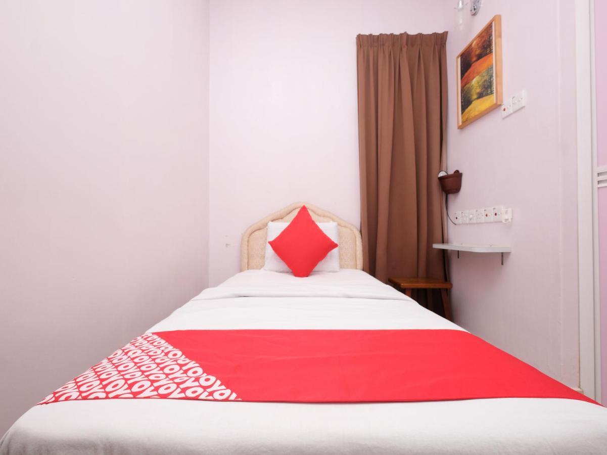 Oyo 89877 Sun Triang Hotel Kampong Kerayong Екстериор снимка