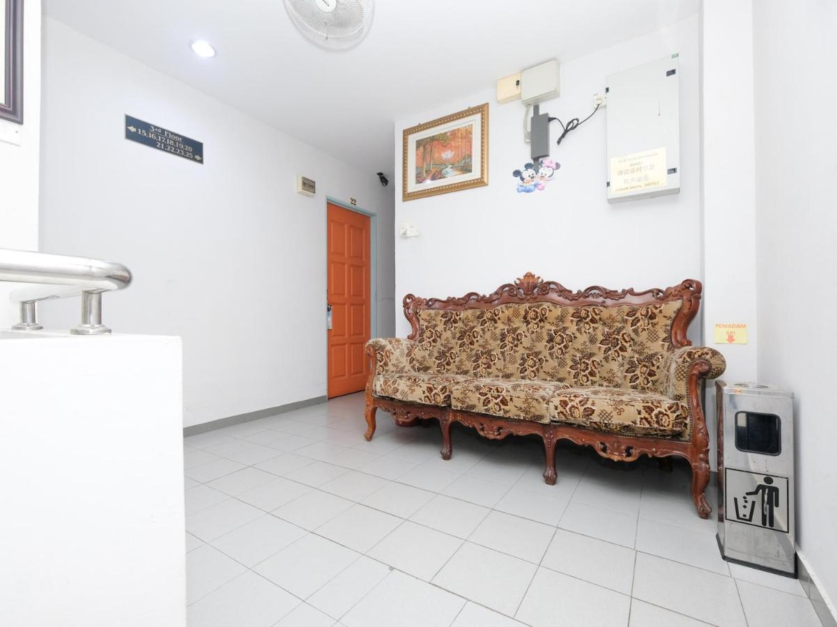Oyo 89877 Sun Triang Hotel Kampong Kerayong Екстериор снимка