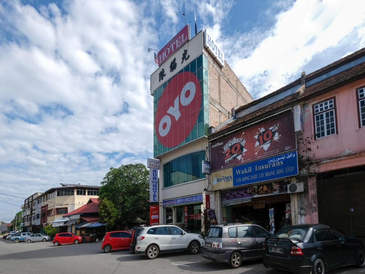 Oyo 89877 Sun Triang Hotel Kampong Kerayong Екстериор снимка