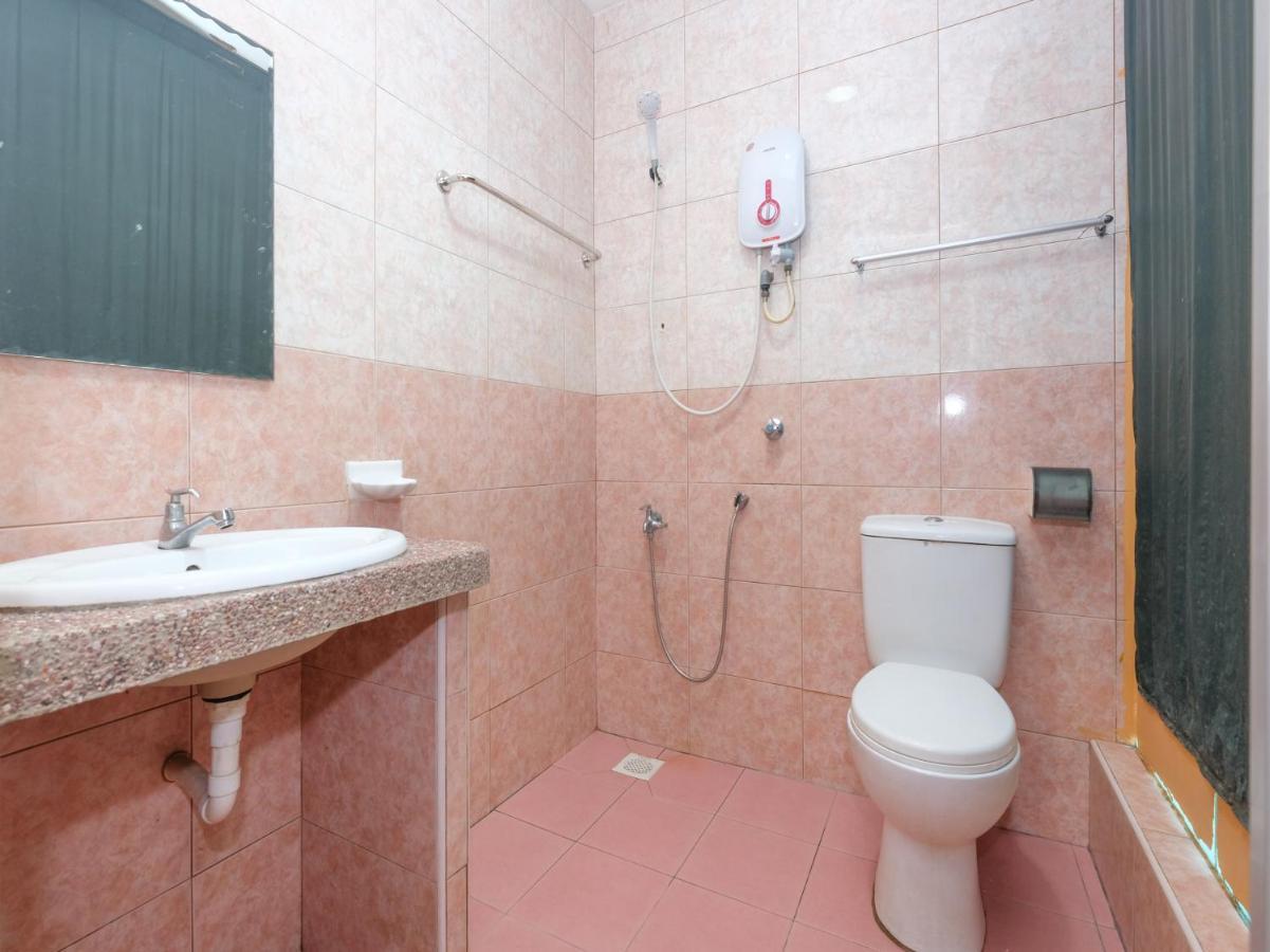 Oyo 89877 Sun Triang Hotel Kampong Kerayong Екстериор снимка